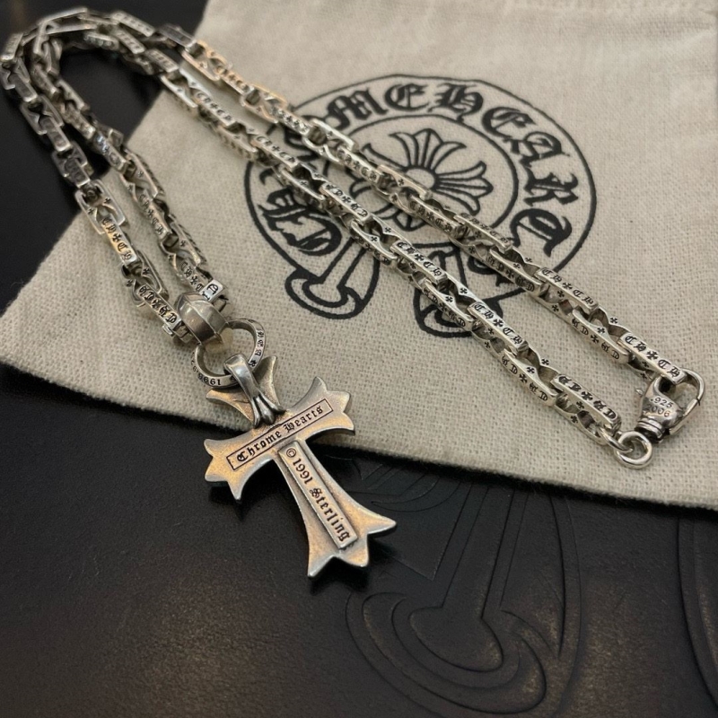 Ch*0me He**ts necklaces